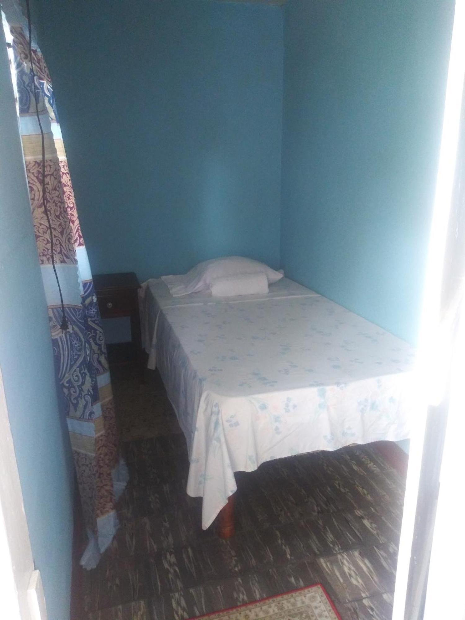 Kingston Airport Bed And Breakfast Esterno foto