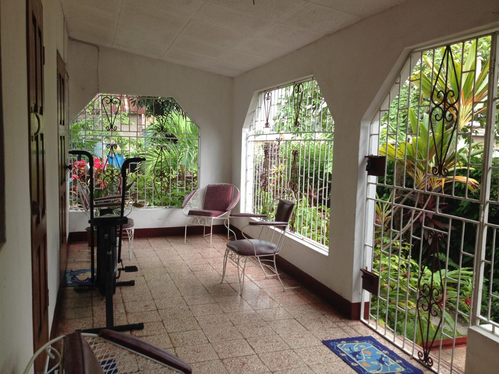Kingston Airport Bed And Breakfast Esterno foto