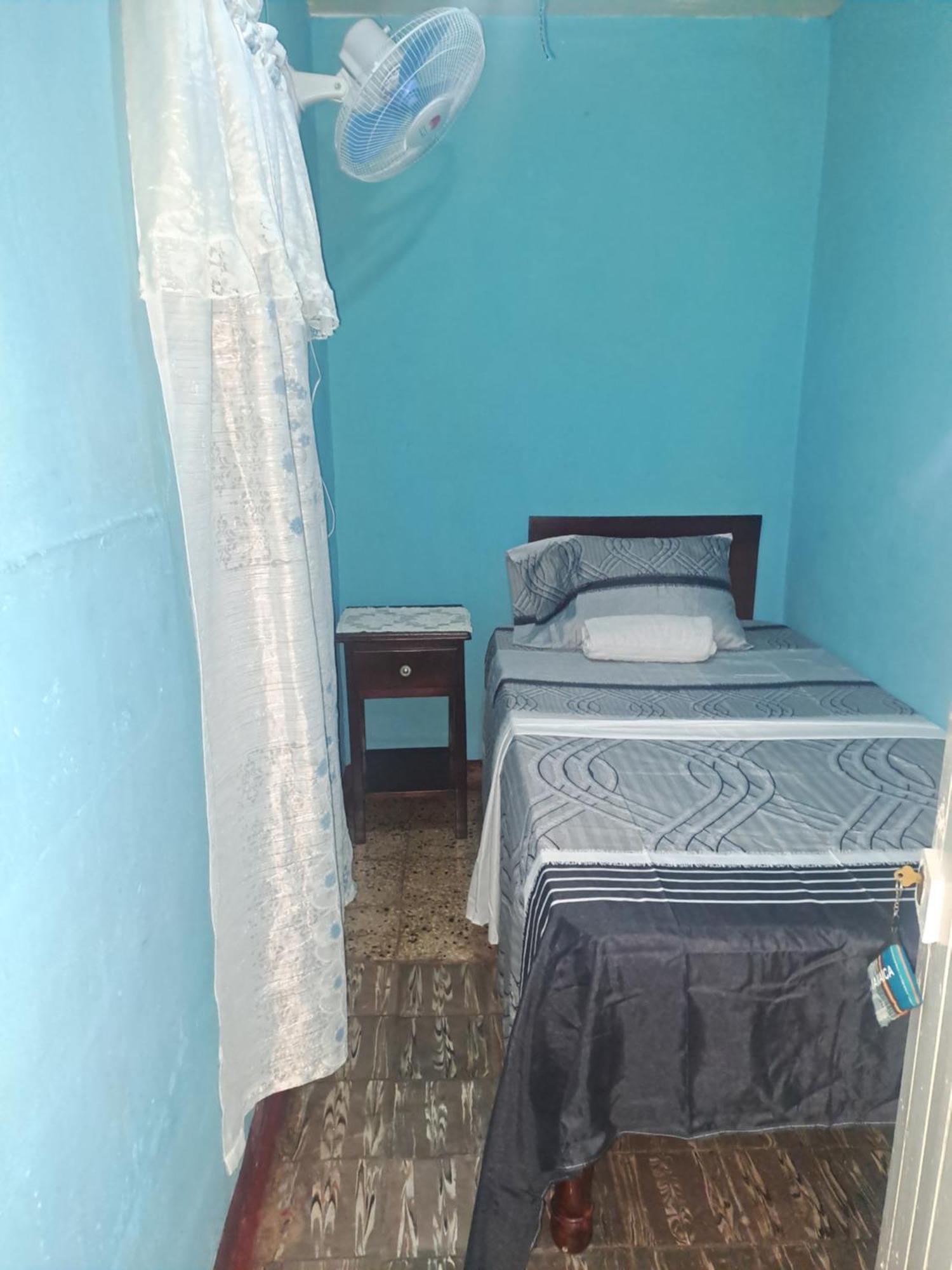 Kingston Airport Bed And Breakfast Esterno foto