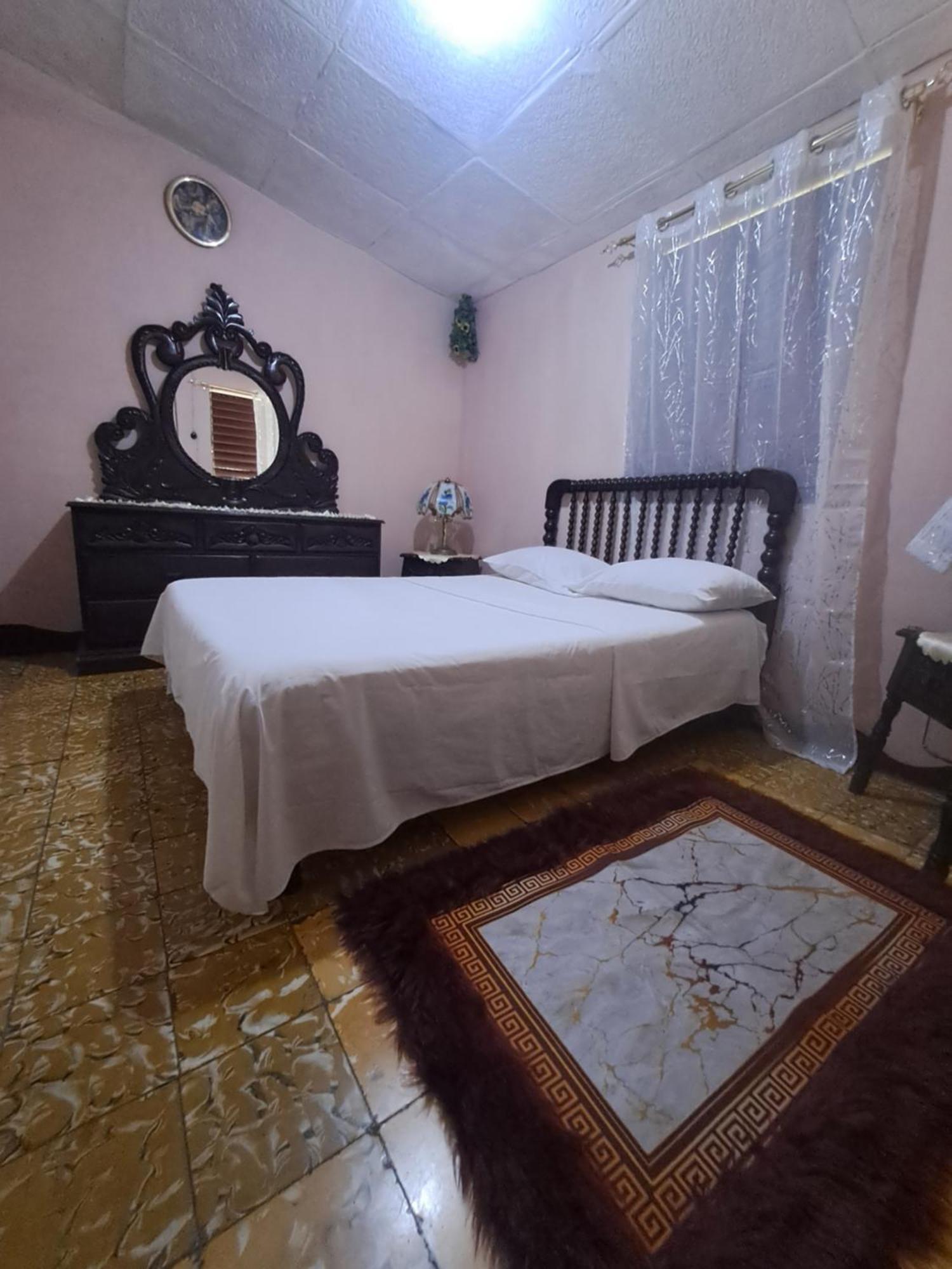 Kingston Airport Bed And Breakfast Esterno foto